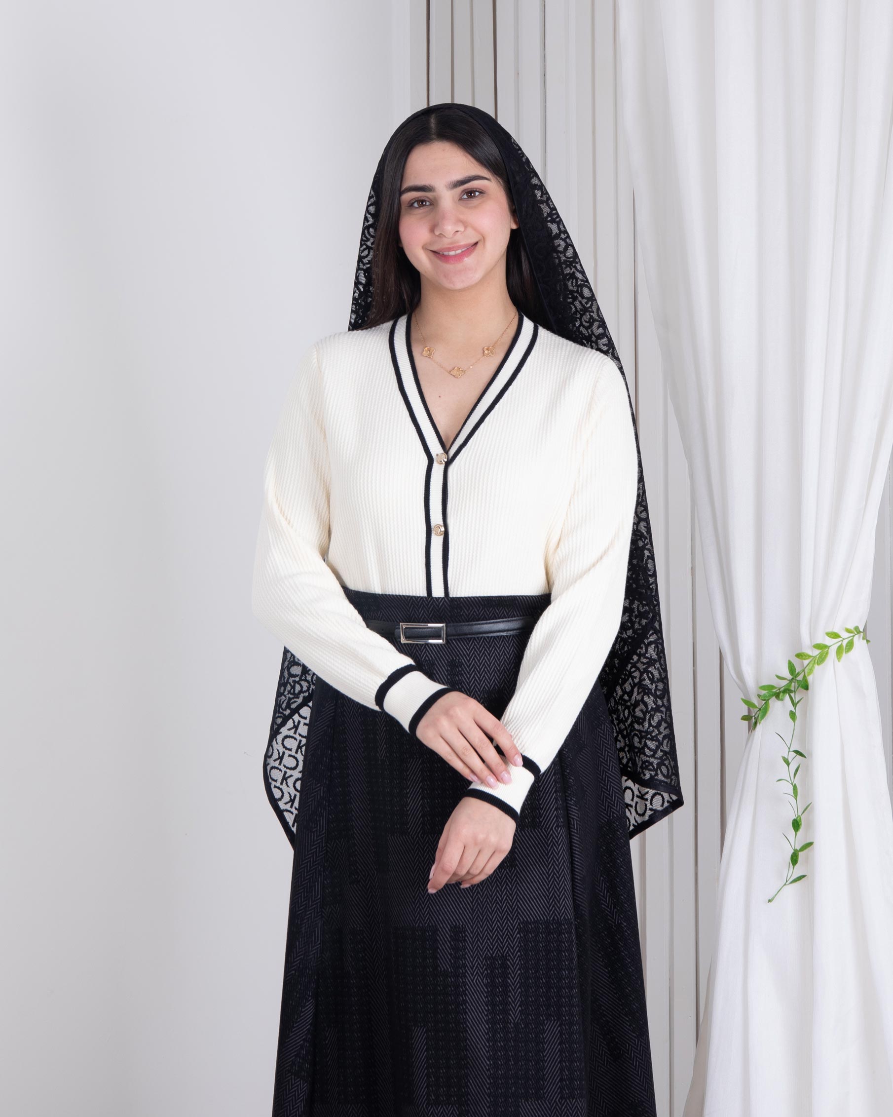 ژاکت بافت یقه هفت دکمه طلایی ژاکت بافت یقه هفت دکمه طلایی - Image 1